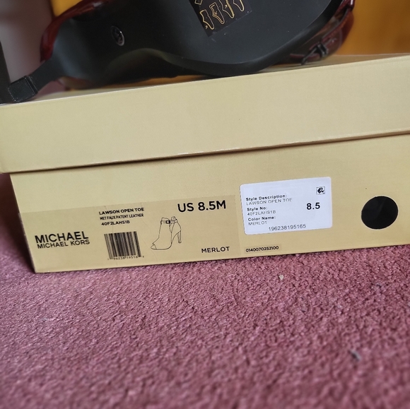 Shoes - Picture 5 of 6